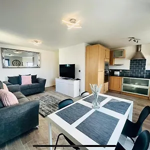 2 Bed Modern Swansea