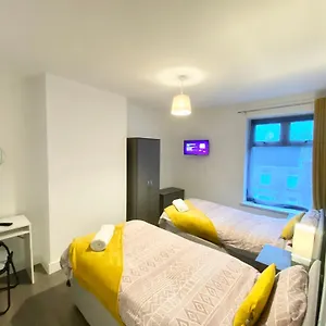 Emerald Living, 4 Bedrooms In The Heart Of Swansea! Swansea
